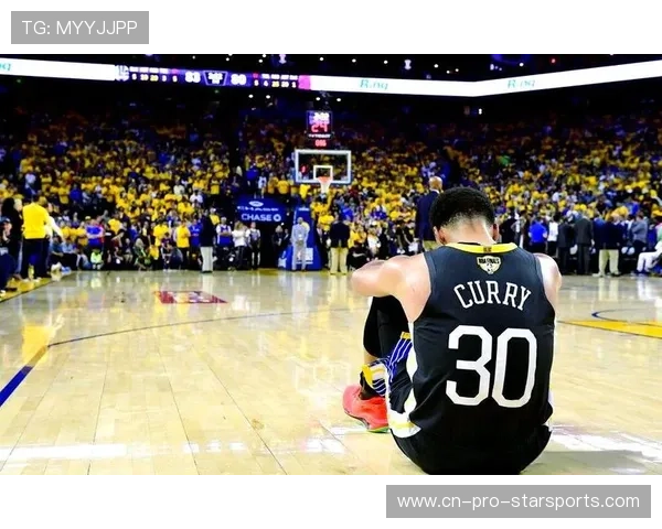 勇士队全力拼搏，追逐历史三连冠，勇士4年夺三冠对手