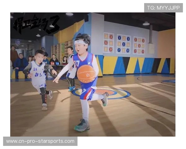 篮球少年用热爱追逐光芒，酷爱蓝球的少年