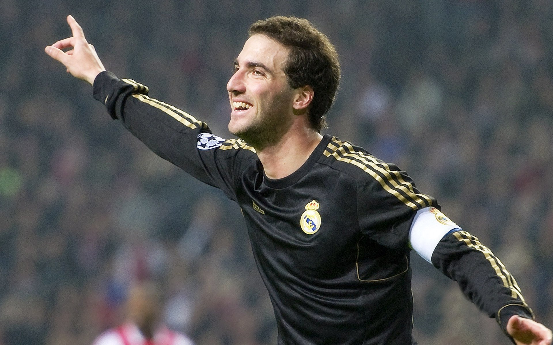 塞维利亚主场逼平劲敌,球队展现坚韧意志,塞维利亚足球俱乐部主场