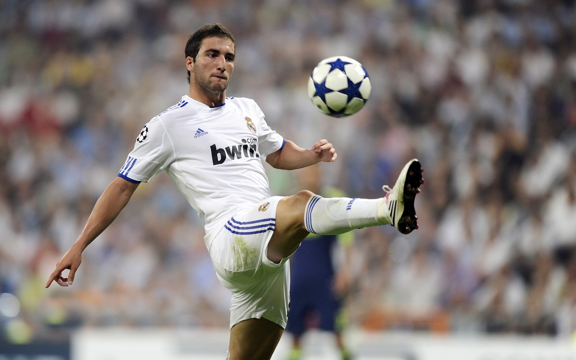 星空体育 中国 官方网站-智能穿戴设备在训练中广泛应用，数据驱动训练，智能穿戴设备方案