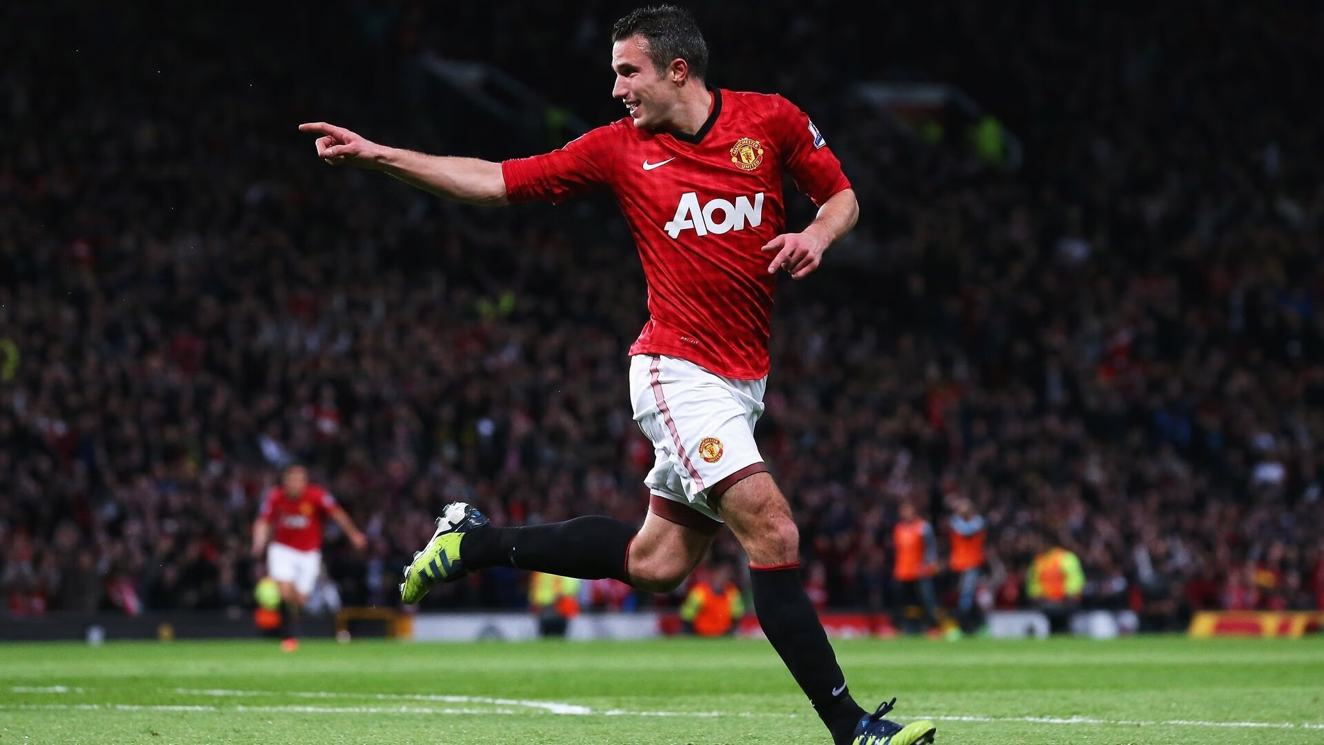 星空体育电脑版-青年足球训练方法优化推动技术型球员成长路径，足球青训发展