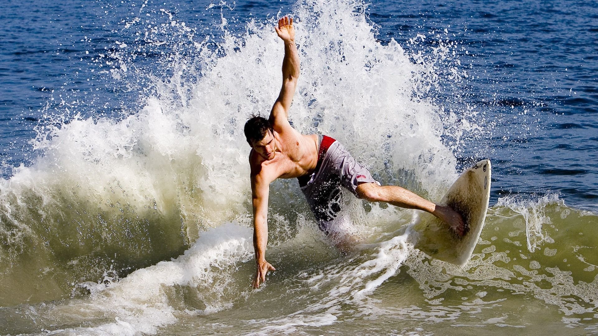 星空game平台-“马科斯·莫奇的坚韧拼搏与精准封堵，帮助美洲狮队屡创佳绩”