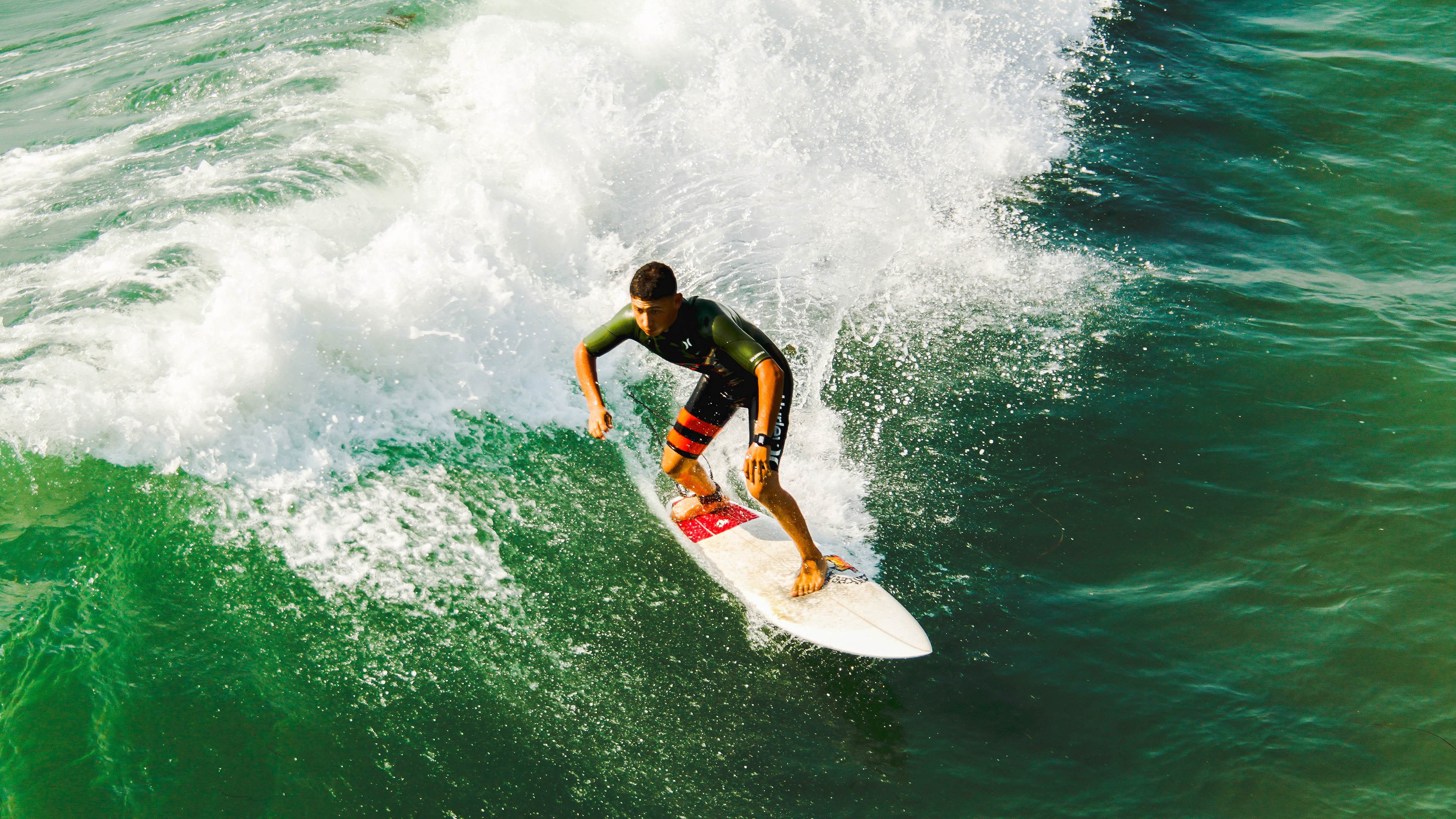 星空娱乐网址-一日英超动向：阿森纳10连胜势不可挡，孙兴慜式进球再现托特纳姆